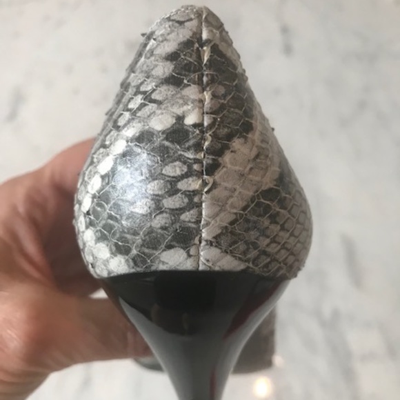 Stuart Weitzman - Picture 11 of 16